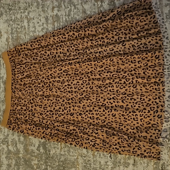 Sincerly Jules Dresses & Skirts - Nwot Sincerely Jules leopard print maxi skirt XL